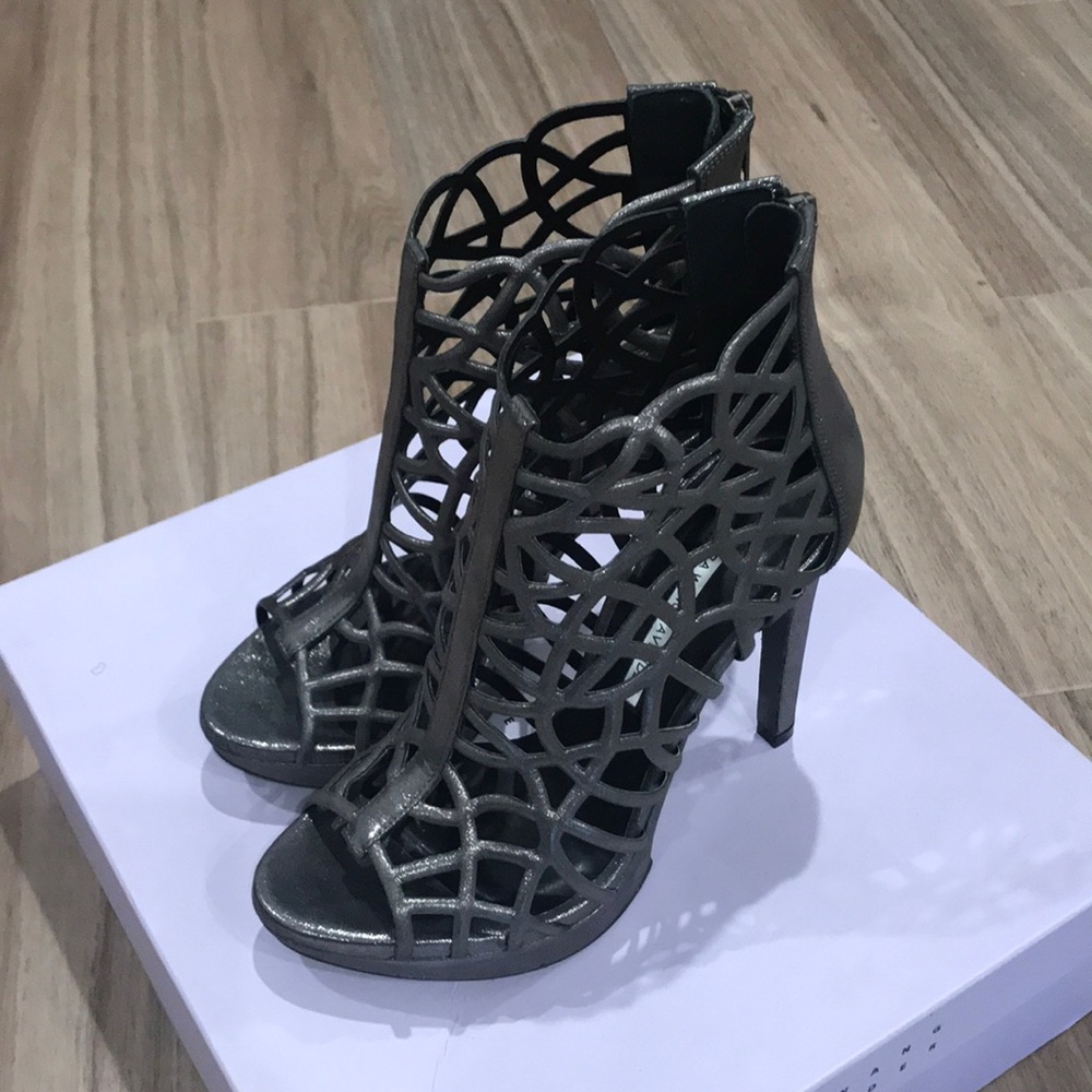 Vera Wang Lavender platform heel sandals 37 pewter